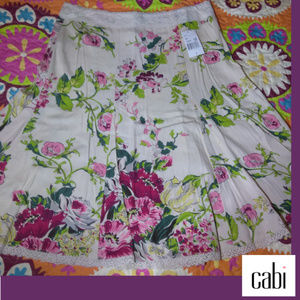 Beautiful cabi Spring 2011 Floral O'Hara Skirt NWT